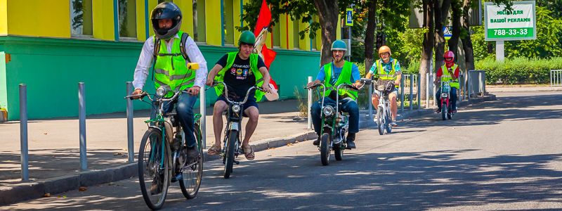 В Днепре состоялся пробег ретромопедов