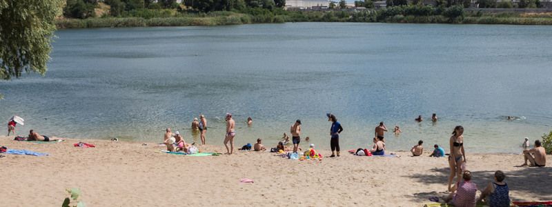 В Днепре на Котловане исчезли кучи мусора и появились мусорные баки