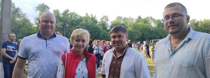 Яркий праздник и подарки школе: как Оленівка отметила День молодежи
