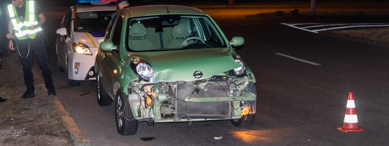 Под Мерефо-Херсонским мостом нетрезвая девушка на Nissan Micra въехала в Nissan Rogue