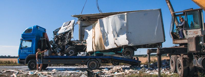 Лобовое столкновение под Павлоградом: один из водителей скончался в больнице