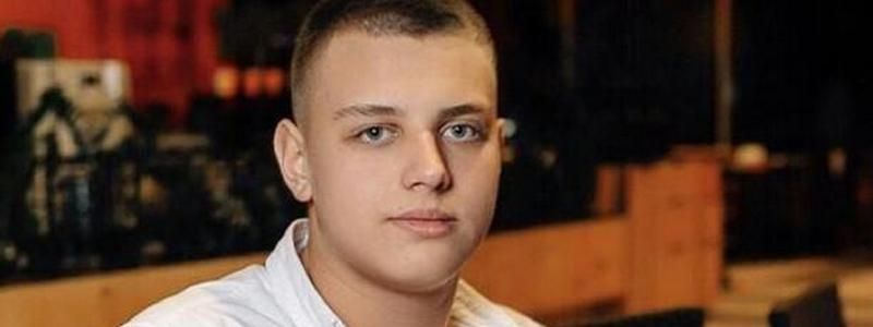 В Днепре собирают деньги на реабилитацию для парня, который прыгнул в воду и сломал позвоночник