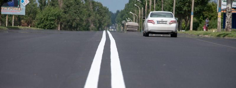 В Каменском ремонтируют дороги города и поселка Карнауховка
