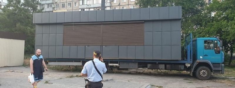 В Днепре киоски стали "возрождаться из пепла"