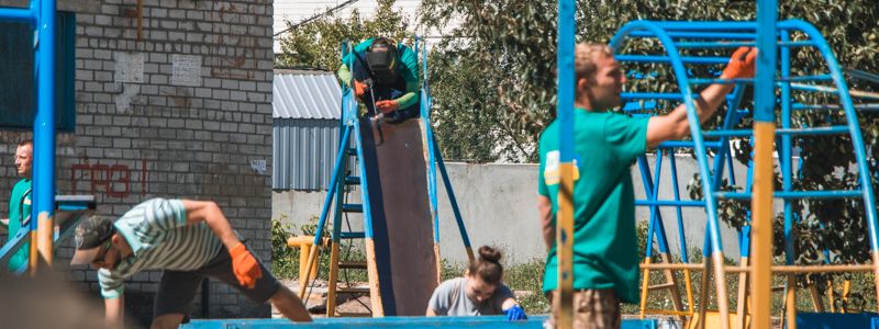 В Днепре на жилмассиве Клочко избирательная кампания помогла людям самоорганизоваться на субботник