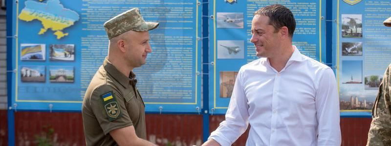 Мэр Андрей Белоусов посетил воинскую часть под Каменским