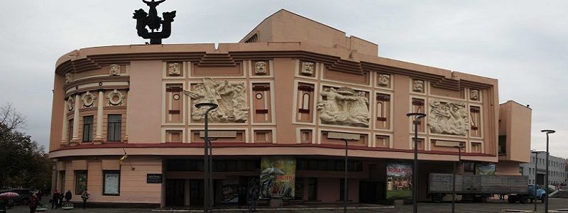 В Днепре зрителей приглашают выступить на сцене