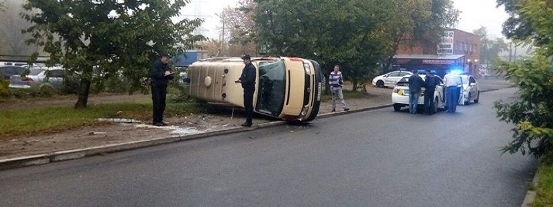 В Днепре перевернулась машина скорой помощи (Обновлено)