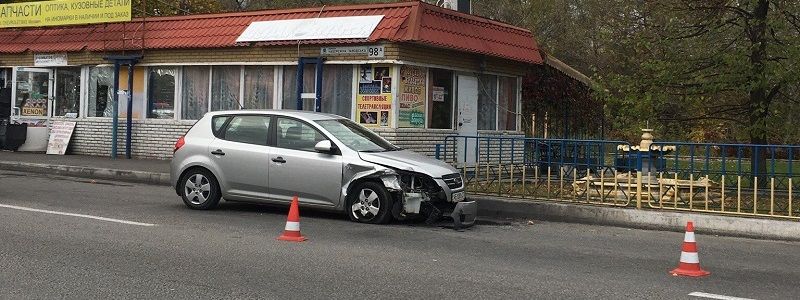 ДТП на Набережной Заводской: столкнулись два легковых авто (ФОТО)