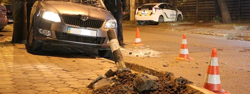 На перекрестке Гончара и Паторжинского столкнулись 2 автомобиля (ФОТО, ВИДЕО)