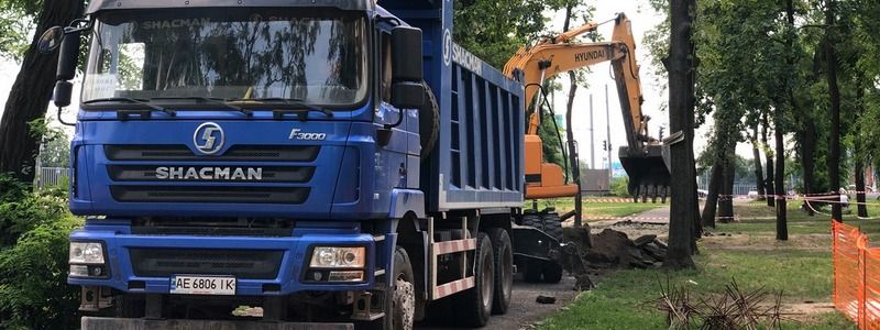 На ж/м Тополь стартовали работы по реконструкции пешеходной аллеи вдоль Запорожского шоссе