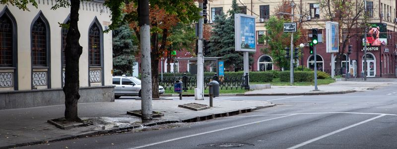 В Днепре на улице Воскресенской прорвало трубу