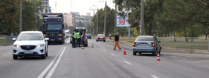 В Днепре столкнулись Daewoo и Skoda: пострадал ребенок