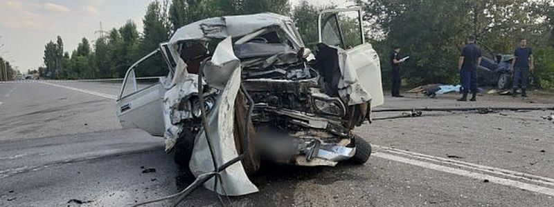 В Кривом Роге Ford столкнулся с "Москвичом" и загорелся: погибли три человека