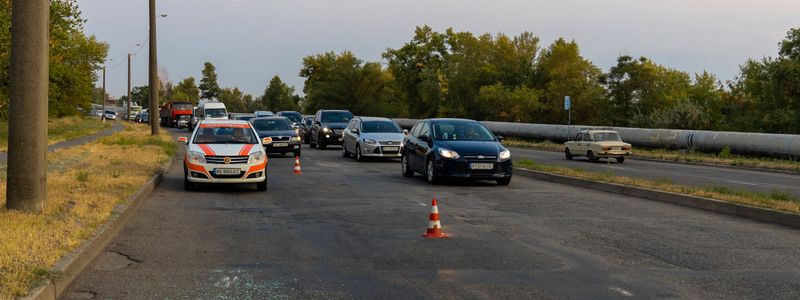 В Днепре столкнулись MAN и Mitsubishi: пострадал годовалый ребенок