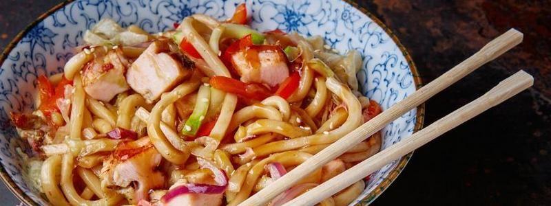 Полезные и вкусные рецепты: как приготовить удон с курицей и грибами