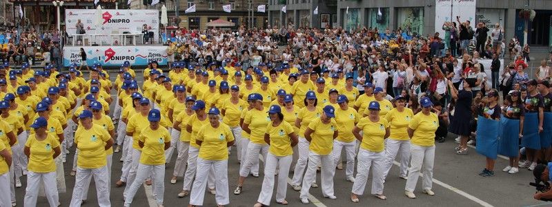 В Днепре в честь Дня города прошел танцевальный флешмоб