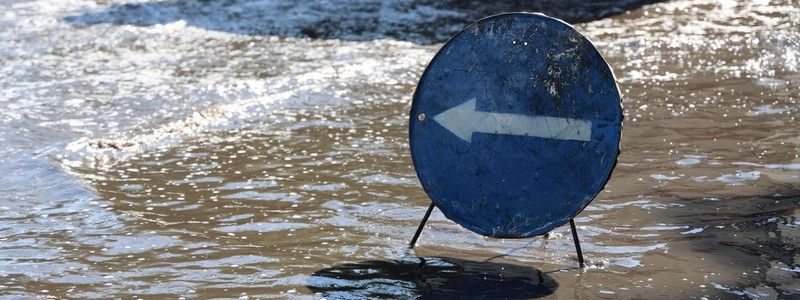 В Днепре затопило улицу Любарского