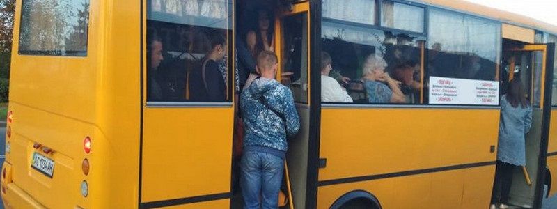 В Днепре водитель высадил из маршрутки 13-летнюю девочку с инвалидностью