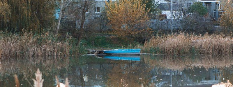 В Днепре из-за бездействия сотрудника "Днепрводоканал" в Куриное озеро сливали отходы