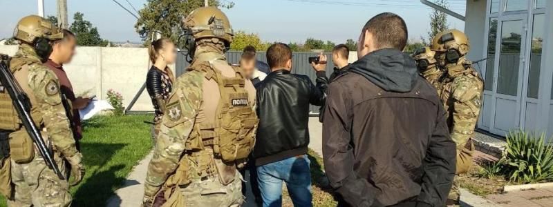 Под Днепром у фермера обнаружили плантацию конопли