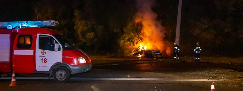 В Днепре на улице Калиновой в результате лобового ДТП погибла девушка