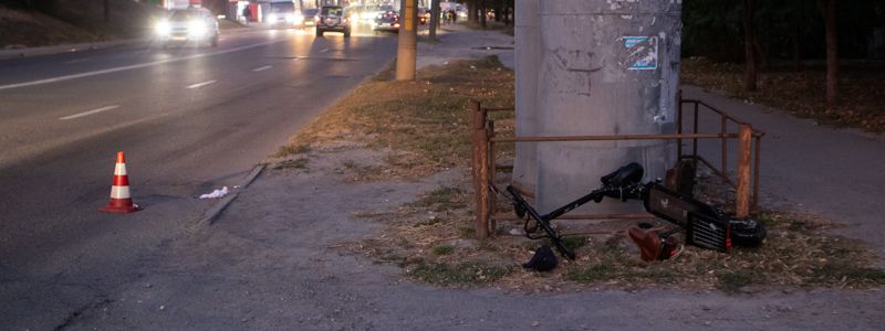 В Днепре на Космической мужчина разбился на электросамокате