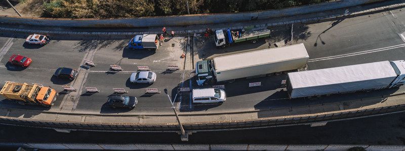 Ремонт на виадуке возле улицы Щепкина в Днепре становится причиной ежедневных пробок