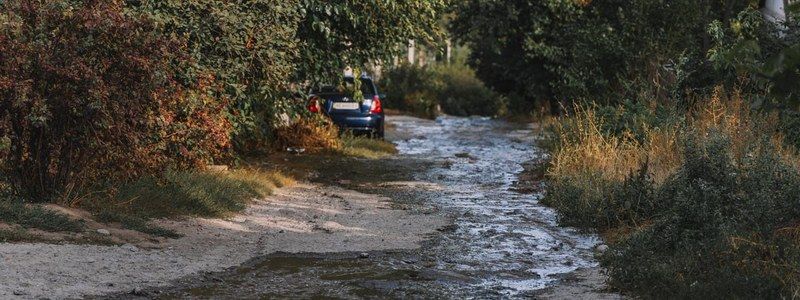 В Днепре из-за прорыва трубы несколько улиц затопило водой