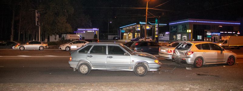 В Днепре на набережной столкнулись 4 авто: двое детей и их матери госпитализированы