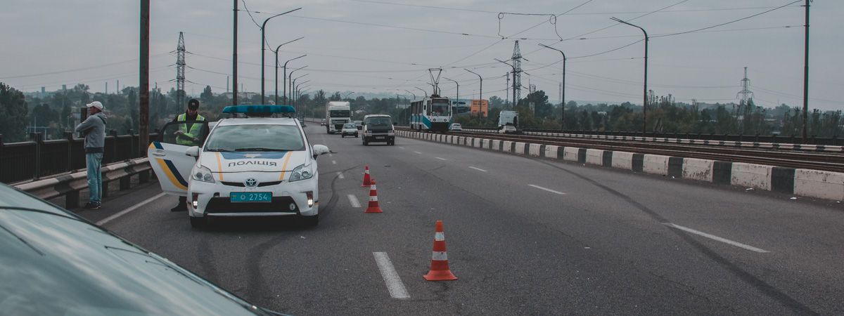 На Кайдакском мосту столкнулись 4 автомобиля