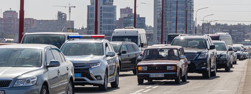 Внимание автомобилистам: где сейчас в Днепре пробки