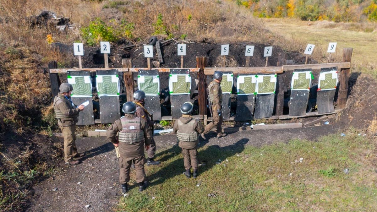 Под Днепром горели шины и гремели выстрелы: что происходило