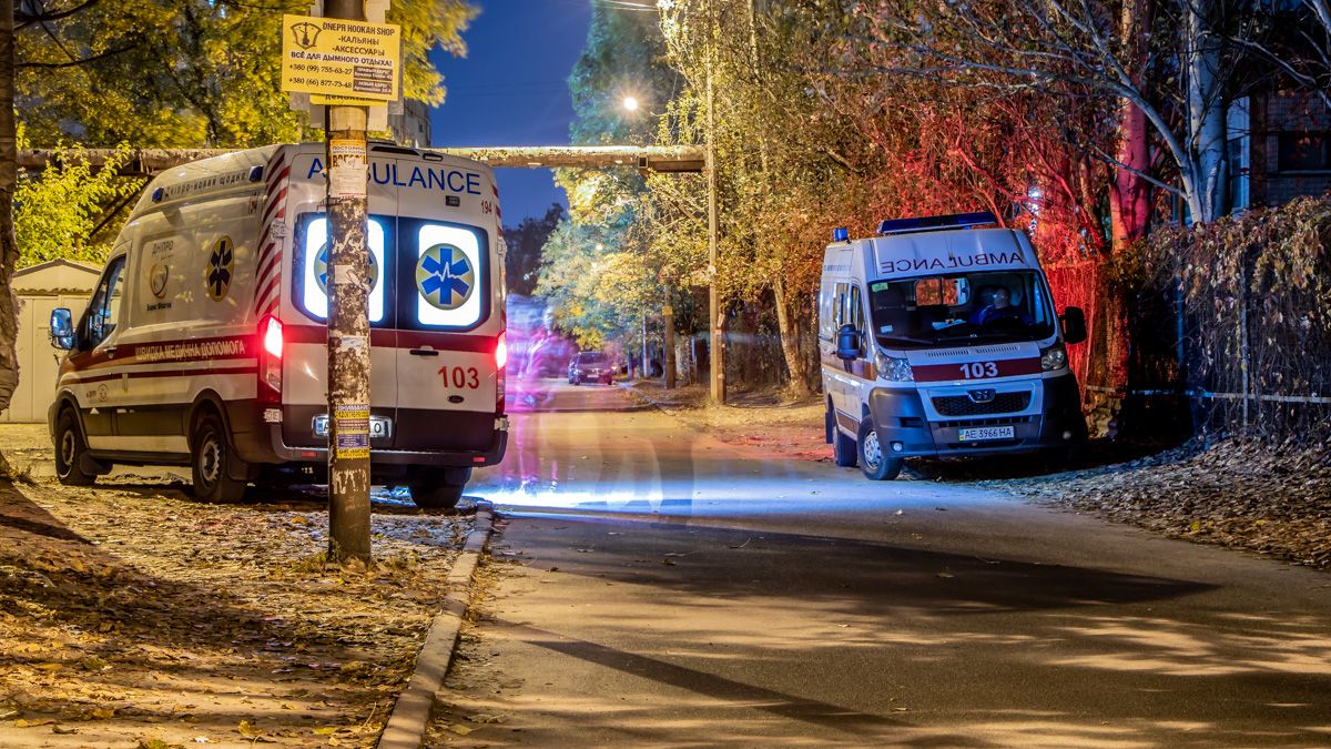 В Днепре возле жилого дома обнаружили труп мужчины