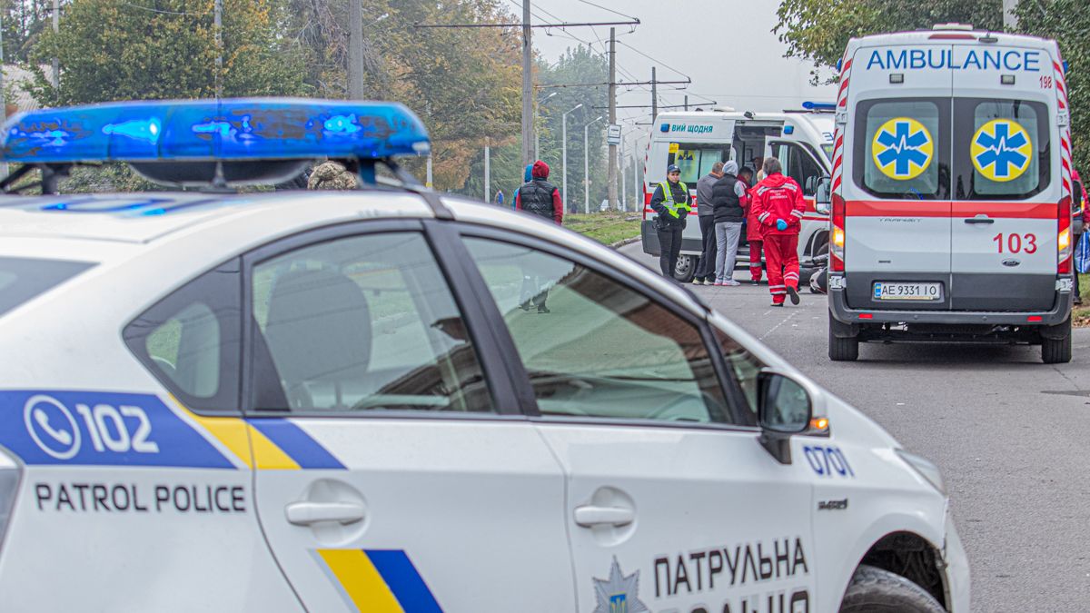 Мотоциклист, пострадавший в ДТП на Металлургов, в тяжелом состоянии: нужна помощь