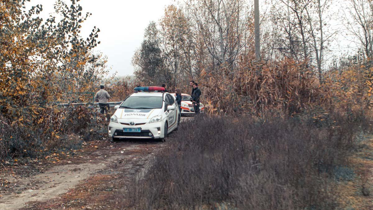 В Днепре возле реки нашли труп мужчины с веревкой на шее