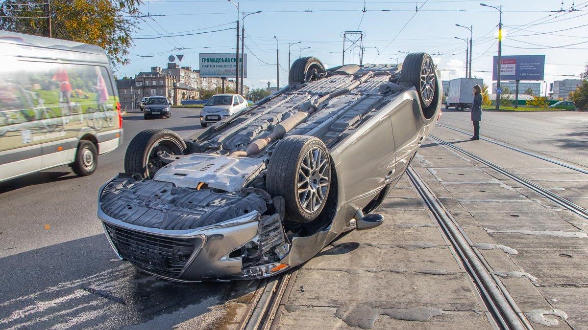 В Днепре прокурор на Lexus попал в ДТП: как было на самом деле