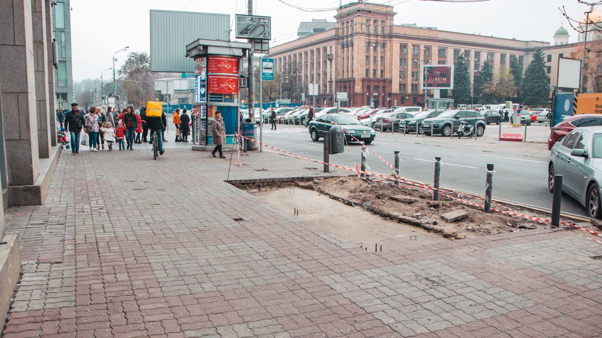 В центре Днепра строят остановки общественного транспорта