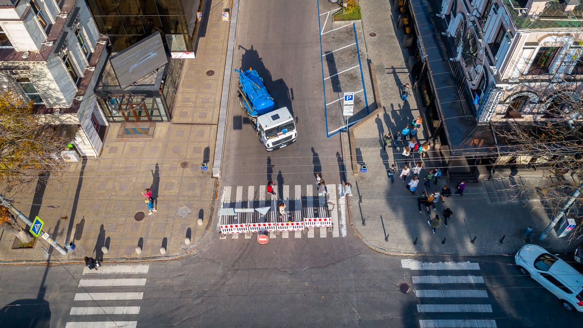 В Днепре на пяти улицах одновременно ремонтируют дороги: где могут быть пробки и перекрытия