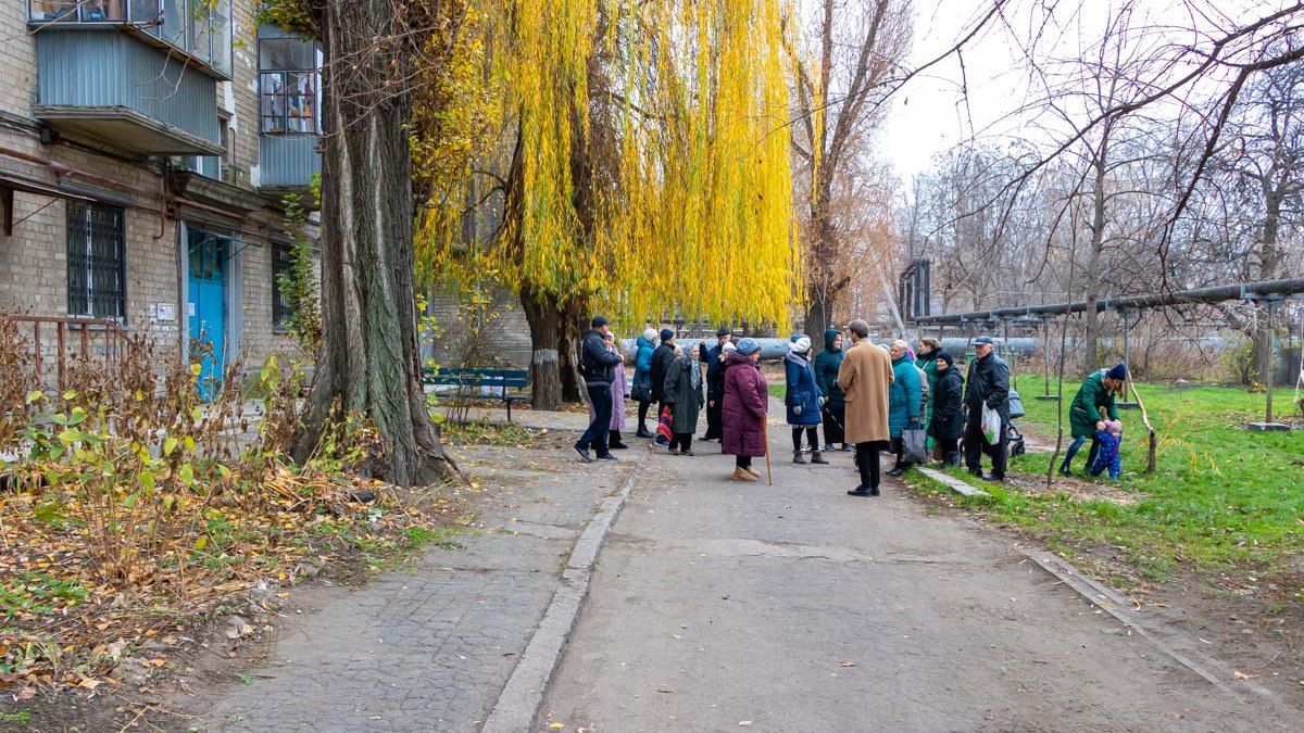 "Кормят завтраками": в Днепре на Универсальной без отопления стоят дома и детский сад