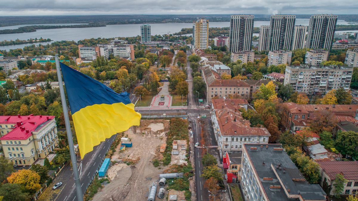 В Днепре восстановят движение транспорта возле аварийного общежития