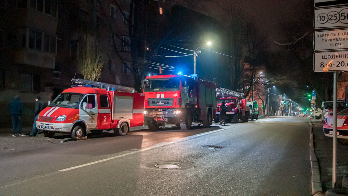 В центре Днепра в подъезде загорелся электрощит