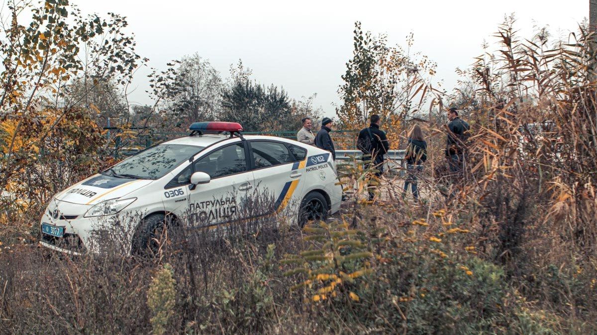 В Днепре на обочине дороги нашли мертвого мужчину с синяками на теле