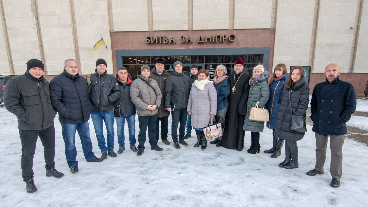 Активисты партии «Бджола» проведали участников ООС в больнице города Днепр