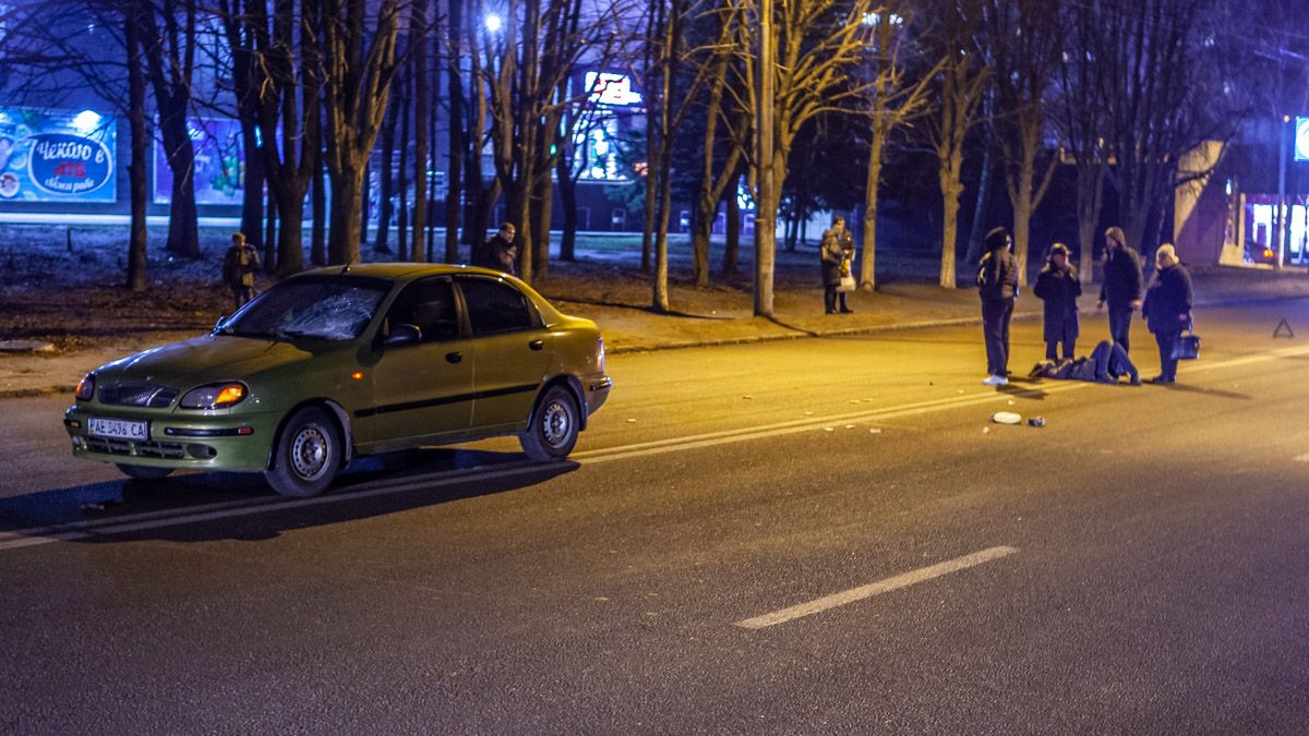 В Днепре на Паникахи девушка перебегала дорогу и попала под колеса Daewoo