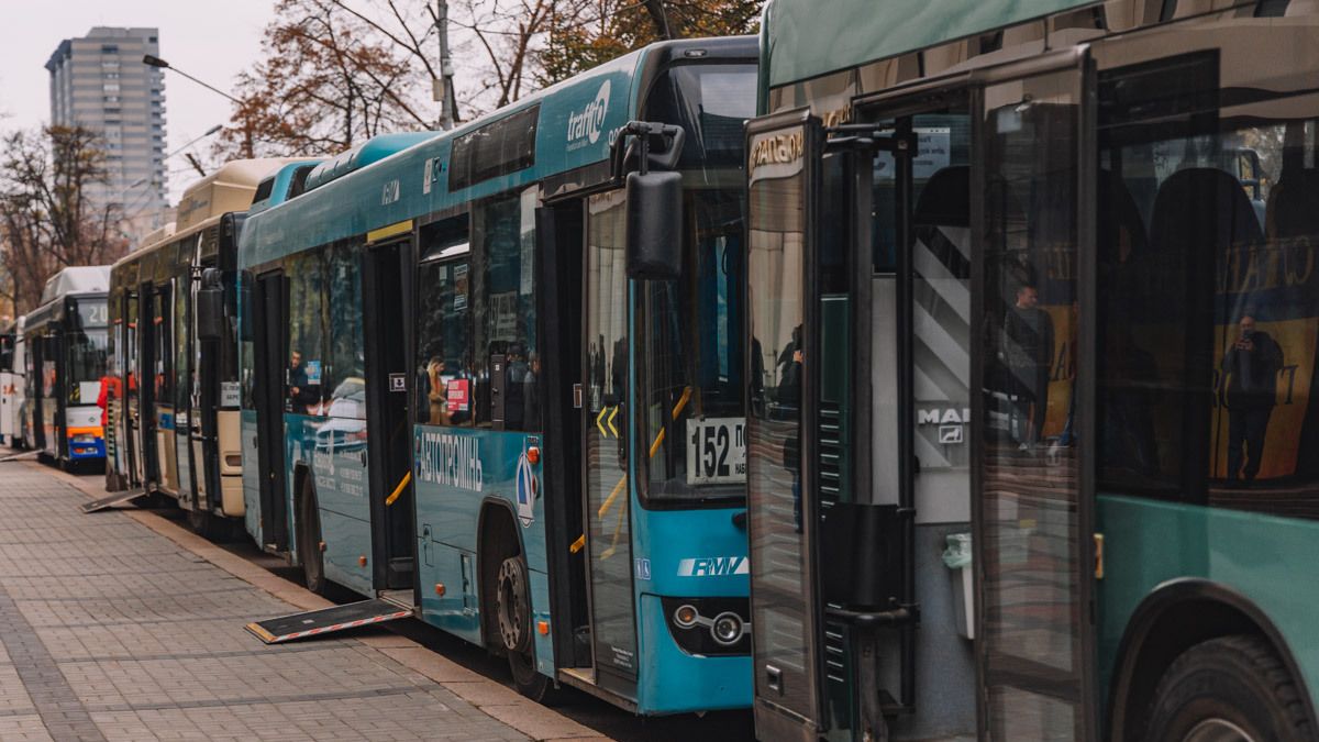 В пятницу в Днепре подорожает проезд в общественном транспорте: что будет с проездными