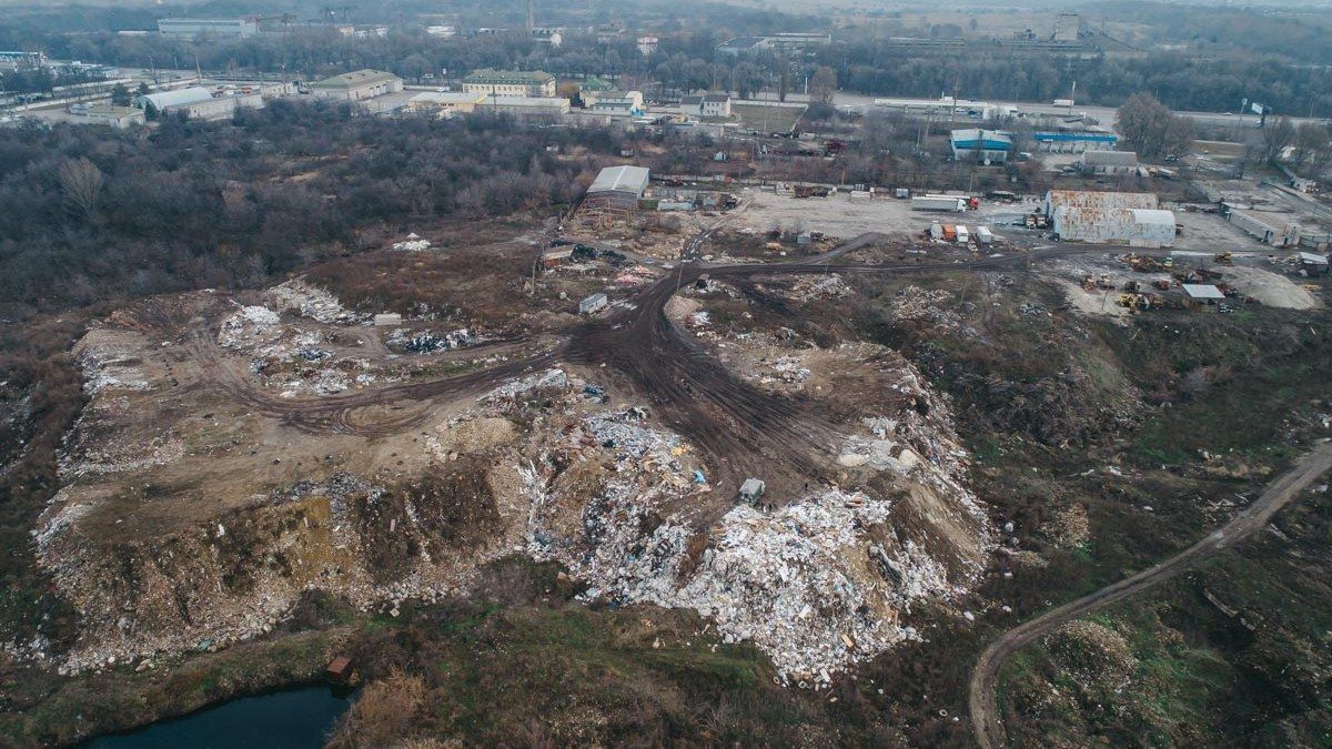 В Днепре на свалке в пакете нашли мертвого новорожденного ребенка