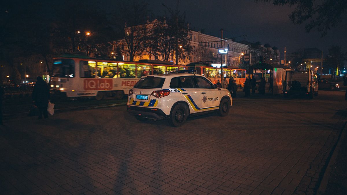 В центре Днепра женщина потеряла сознание в трамвае и умерла