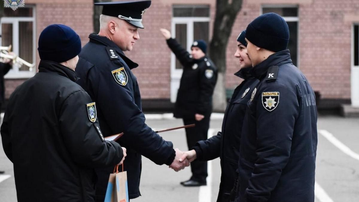 В Днепре курсанты задержали вора и помогли пострадавшему в ДТП: их наградили за храбрость