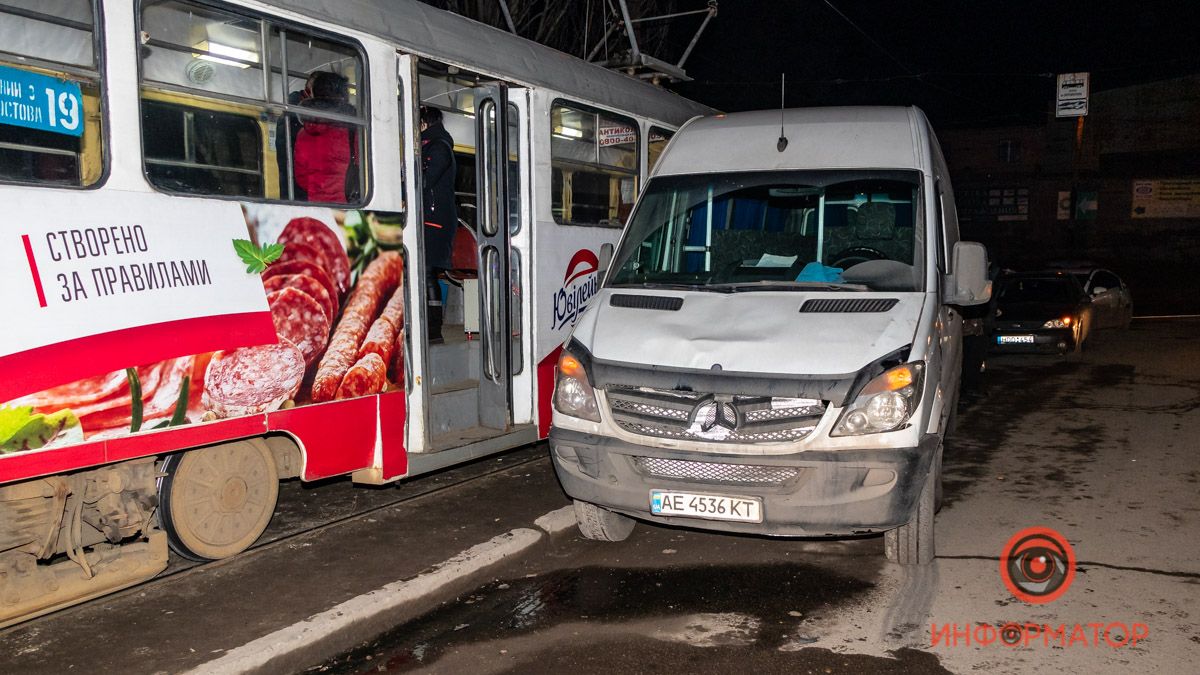 В Днепре на Ударников Mercedes влетел в толпу людей: водитель был пьян